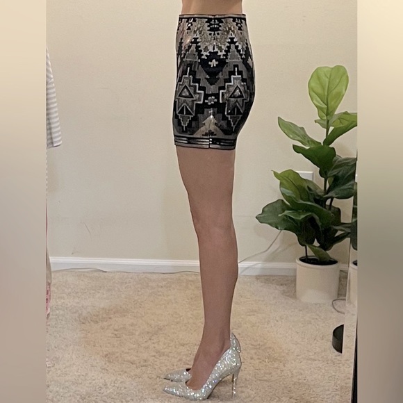 Express Silver Sequin Mini Skirt - Picture 3 of 8